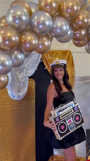 Celebrate New Year's Eve with Stunning Balloon Arches