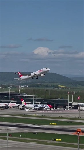 Swiss A220 Departure ZRH Runway 10 Perfect Pilot Takeoff Footages