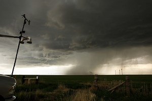 Cos’è un downburst e come origina il devastante fenomeno meteorologico