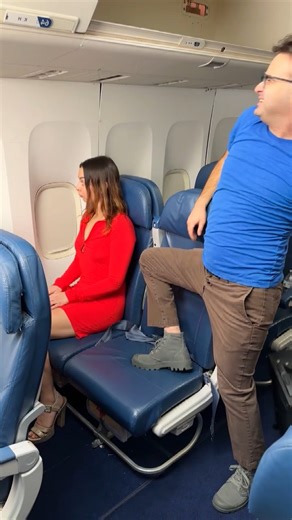 9.4K views · 51 reactions | She was really trying not to look | Kelly Cook | Facebook