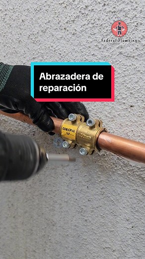 Cómo reparar una tubería de agua sin cortar el tubo explicado por @IvándeFederalplumbing #plomero #plomeria