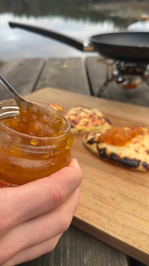 Leipäjuustoa retkikeittimellä! 🔥 #leipäjuusto #juustoleipä #retkiruokaa | Vaelsin
