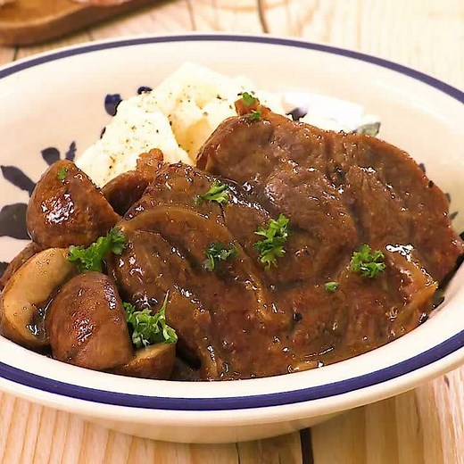 ちょっぴり贅沢に♪ 牛すね肉のビール煮込みのレシピ動画・作り方 | デリッシュキッチン