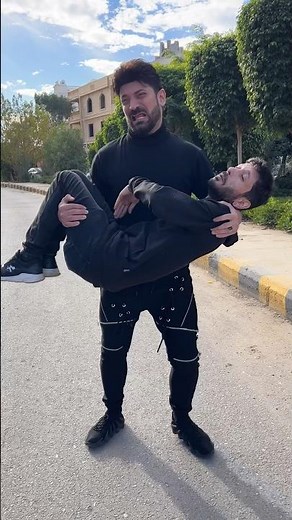 حاولت قلد الشحادة حتى اكسب مثلها 😂