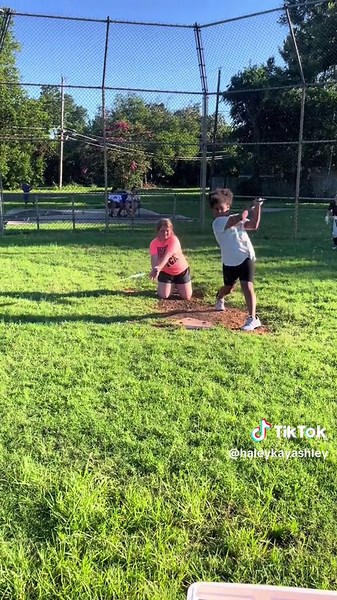 Summer Batting Practice 💦🥎#summertime #softballtiktoks #waterballoon #batting #softball #8usoftball #8u