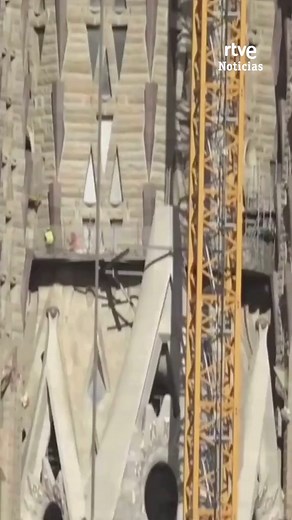 La Sagrada Familia alcanza su altura máxima