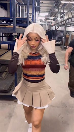 Cardi B last night in Connecticut. 😍