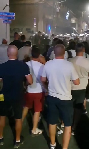 Pančevo - Sukob policije i gradjana, lete šlemovi beli ko baloni!! | DOKLE BRE VIŠE