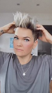 Blow dry mini flat iron = short hair magic 💁🏼‍♀️ Quick & easy styling for everyday – sleek or messy, you choose! 👉 Save for later & let me know: which look is your fave? Werbung/affiliate I used: @ghdhairde mini slim (https://amzn.to/44RRRp4) @tangleteezer backcomb volumizung comb (https://amzn.to/4lRYfCE) @lessismorenews lavender smooth balm as heat protection @o.c.hairsystems volume powder (https://amzn.to/45cxTUX) Please keep in mind that these links are for my German products and amazon m