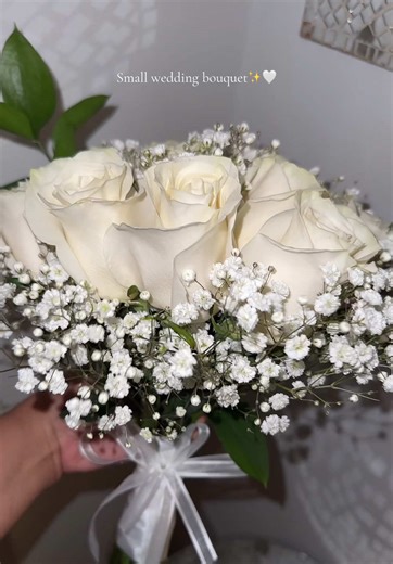 Stunning Small Wedding Bouquet Ideas with White Roses