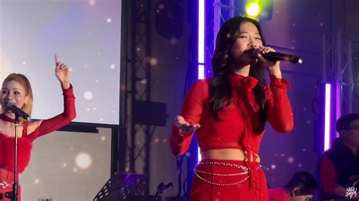 HOt SHOCk Chinese International Band 2025 FarEasTone Performance Female vocals - Lina 家家 Gillian 阿機、Juanita 華華 Ruffy 婕安、Grace 葛芮絲 Elena 煙煙 Pipa Player - Hitomi_李雨禧 Guitarist - Din Din_丁丁 Bassist - Vincent _大花 Keyboardist - Patrick_小光 Drummer - Cliff_哲豪 Agent - James_高小羊 https://reurl.cc/bVO1Ad HOt SHOCk IG 粉絲專頁 https://reurl.cc/LWk9ox HOt SHOCk Taiwan 粉絲專頁 https://reurl.cc/VD3lZN 🏆 HOt SHOCk ⬆️ 今日頭條百科 https://reurl.cc/Ej9ONn HOt SHOCk FaceBook 粉絲 | HOt SHOCk Chinese international band