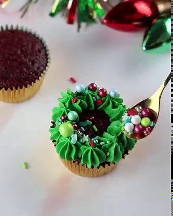 Christmas Wreath Cupcakes are so easy and SO cheery! 🎄✨ 🎥: https://www.instagram.com/sheri_wilson_ | Food Network