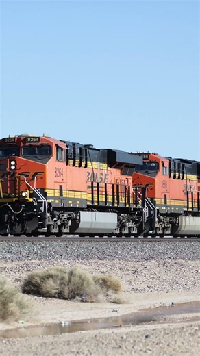 TRAIN SHORTS #00967 / WB BNSF 8264 POWER 12-11-2025 #railtrack #passengertrain #railfan
