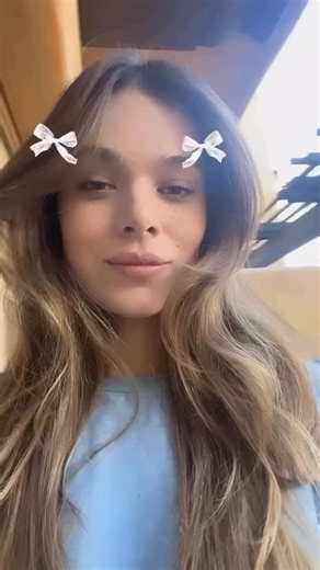 Love Steinfeld on Instagram: "🌸🌸 . Siga @love.steinfeld . . . . #hailee #haileesteinfeld #haileesteinfieldfan #steinfans #steinfeld #haileesteinfeldlove #brasil #haileesteinfeldfanpage"