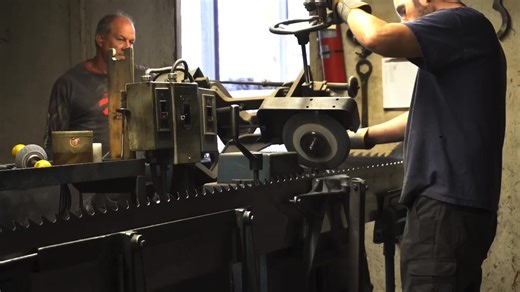 The Skilled Hands Behind Every Sharp Blade Our saw filers play a crucial role in ensuring production runs smoothly. Each saw takes about 25 minutes to sharpen from start to finish. On an average day, they may work through up to 12 saws to maintain full capacity. In this video, a band saw is being sharpened, a process that requires accuracy, focus, and skill. Without our saw filers, production would slow down significantly, equipment would wear out quicker, and efficiency would drop. This is a sk