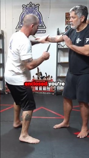Master the art of Silat! Defending against knife attacks in seconds!