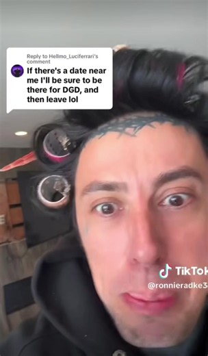 I laughed so hard at this 🤣 #fallinginreverse #ronnieradke #fir #fyp