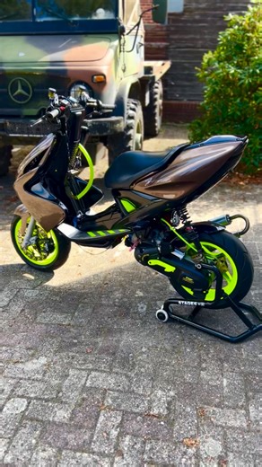 2ST on Instagram: "Ein letztes mal mit diesem Motor… 💙 #2ST #TST #2stroke #scooter #scootertuningisnotacrime #tuning #scootertuning #yamaha #minarelli #aerox #scooterattack #Highend #Racing #LC #fyp #2Fast #Fa2st #trt #brown #gelb #yellow #neon #RPG #racingprojectgermany #stage6 #RT #Stage6RT #SSP #vforce #unimog"