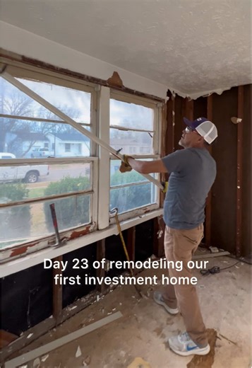 Window installation for our first investment property #remodelingahouse #remodelacion #investmentproperty #newwindows #homeremodel