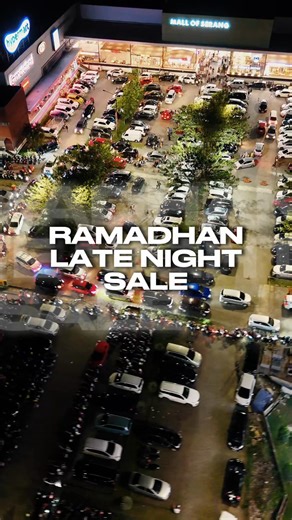 Ramadhan Late Night Sale di Mall of Serang malam ini dipadati pengunjung yang berburu promo dan diskon besar dari brand favorit. 🛍️✨ Mulai dari diskon hingga 70%, program Shop & Get Hampers, sampai gratis parkir, semuanya bikin suasana belanja makin seru! #mallofserang #latenightsale