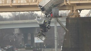 INCREDIBLE WORK! 🙌 A daring rescue took place today in Louisville. A semi-truck crashed on a bridge and ended up dangling over the side above the Ohio River... with the driver still in the cab. Thankfully, firefighters rescued the driver. 🙏 MORE: https://bit.ly/4bV0YGZ | LEX 18