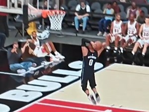 2k 打爆历史最强球队96牛，29记扣篮硬生生把比赛打成了扣篮大赛
