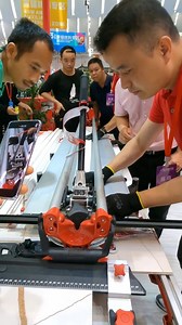 1.4M views · 7.8K reactions | Cómo hacer una tira fina en porcelánico con la cortadora manual TZ  #RUBITools | RUBI | Facebook