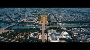 L'amour, l'amour, l'amour Mouloudji L'amour,l'amour,l'amour Dont on parle toujours L'amour C'est un printemps craintif Une lumière attendrie Ou souvent une ruine L'amour, l'amour C'est le poivre du temps Une rafale de vent Une feuillée de Lune L'amour, l'amour, l'amour Dont on parle toujours L'amour Met la nuit un bonnet Et le jour porte un masque Qui veuille que l'on grimace L'amour, l'amour C'est parfois même aussi Que le visage d'un autre Qui n'est ni lui ni l'autre L'amour, l'amour, l'amour 