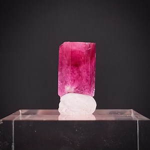 31 reactions | Beryl var. Red Beryl - Ruby Violet Claims, Beaver Co.,...