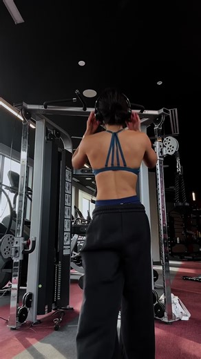 Mid back day pull-ups