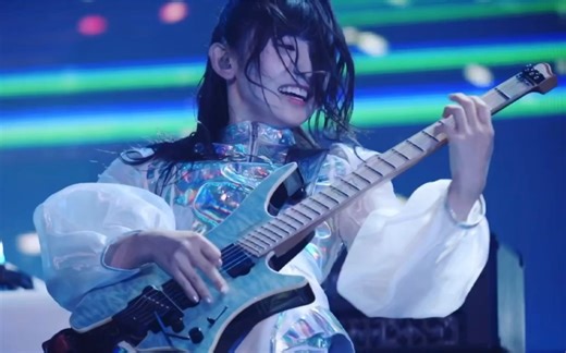 运镜满分，光效拉满，全员最强感染力！RAISE A SUILEN在19年一场疯掉的舞台《UNSTOPPABLE》