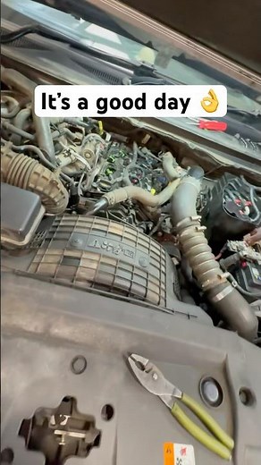 Ford ranger injector replacement.. All 4 bolts undone and injectors free as a bird 🪽🙌
