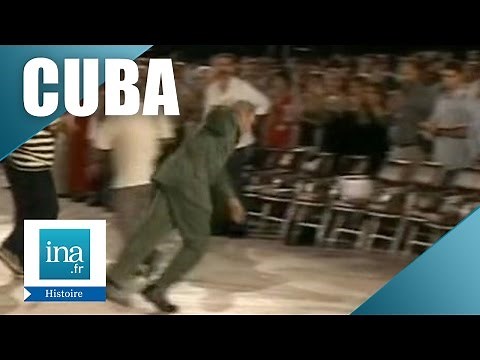 Fidel Castro falls after a speech | INA Archive