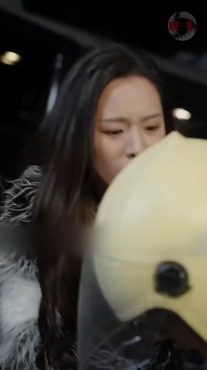 They Laughed at the Celebrity’s “Poor” Boyfriend—Until His Tycoon Father Arrived in a Convoy! | Eine Gruppe reifer Frauen auf der Suche nach einem Date