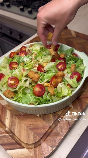 Salada Caesar com Frango Grelhado: Receita Simples e Saborosa