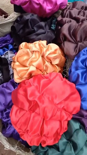 Learn how to sew a simple and stylish hair bonnet in just 1 minute! ✂️🧵 Perfect for beginners