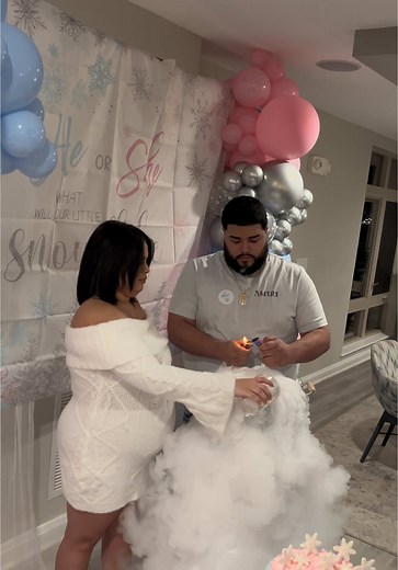 Snowflake Themed Gender Reveal Ideas for Expecting Parents