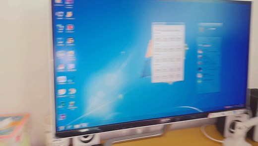 把08年的旧电脑屏幕装到去年组装的电脑上还可以用！