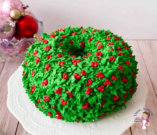 Christmas Wreath Cake (Holiday Cake Decorating Idea)