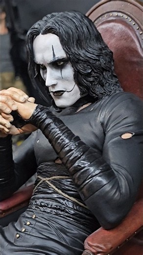 Brandon Lee's The Crow is BEAUTIFUL! | 1:4 Scale Statue Review by Narin