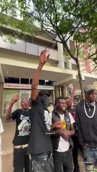 🥲😆 Nigerians in the comments got me wondering how bad it is over there. Isn’t their sky blue? 😱😂😂 Omg! I wanna visit atleast once cause aint no way. Where is the nigeria we see in Nollywood?