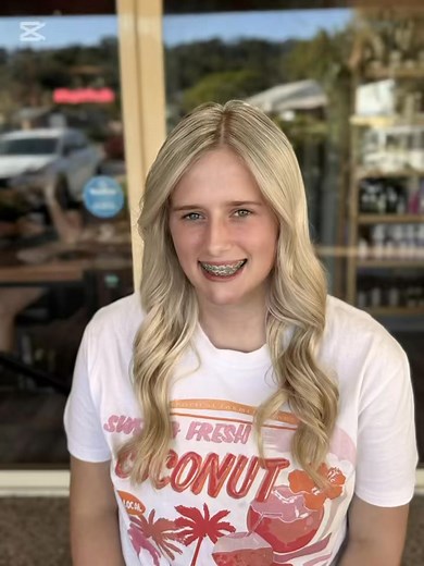 Soft, seamless, sun-kissed blonde ✨ Blended highlights that add brightness and dimension while keeping the hair feeling silky, healthy and full of movement. Perfect for those wanting a fresh, natural blonde that shines all summer long ☀️ Hair by Daniela Finocchiaro For appointments- 0402736578 or tap on the link below: https://bookings.gettimely.com/thehairhubbuderim/bb/book?category=475623&staff=554002 📍Located in Buderim, Sunshine Coast 💫 Specialist in blondes, foils, colour correction & nat