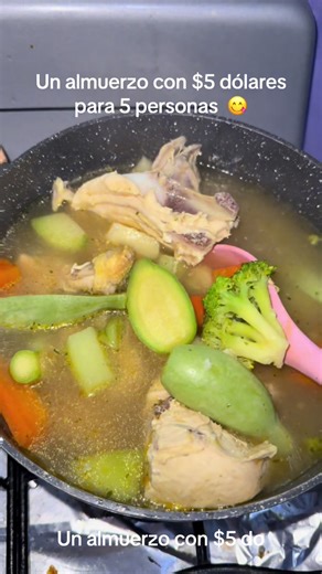 Un almuerzo con $5 dólares para 5 personas aquí en El Salvador 🇸🇻 #foryoupage #paratiiiiiiiiiiiiiiiiiiiiiiiiiiiiiii #fyp #viraltiktok