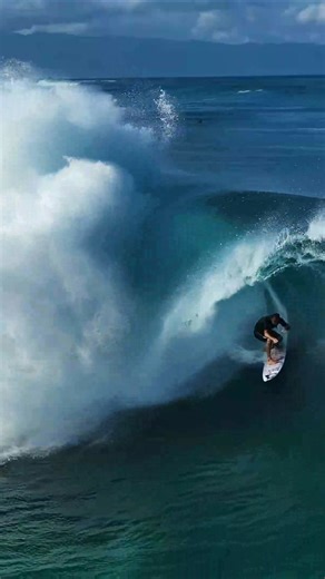 51K views · 1.8K reactions | Anthony Walsh CRAZY WAVE at Pipeline | Waves of the World on YouTube | Facebook