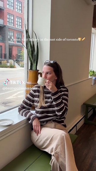 this cozy bakery in the east side of toronto is the sweetest stop for your next coffee moment in these winter days 🥖☕️ #thingstodointoronto #torontocoffee #torontothingstodo #torontocafe