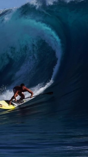 Surfing at Teahupoo: Stand Up Paddle Polynésie