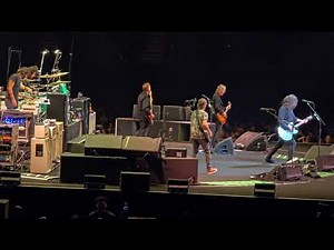 Foo Fighter "Walk" [at Kia Forum] LIVE