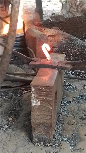 make a different nails #shorts #blacksmith #shortsfeed