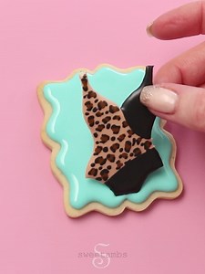 Summer is here! Get a little wild with some leopard print royal icing cookies 😁 Sign up for my Baker's Club by June 15th to get the subscriber discount on supplies to make these cookies yourself! The box includes cookie mix, a plaque cookie cutter, food coloring, decorating bags, and more: https://globalbelly.com/collections/sweetambs/products/sweetambs-bakers-club #decoratedcookies #cookiedecorating #sweetambs #sweetambscookies #icingcookies #leopardprintcookies #leopardprintlover #leopardprin