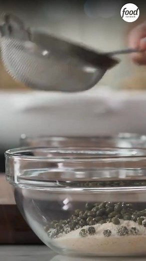 🦃🍝 Giada crea un pavo brasciole, una receta italiana llena de sabor, ideal para una cena de Acción de Gracias en la playa. ¡Sigue su consejo y disfruta de una fiesta única! 🌊🍽️ #ConsejosDeGiadaParaLasFiestas | Food Network Latinoamérica